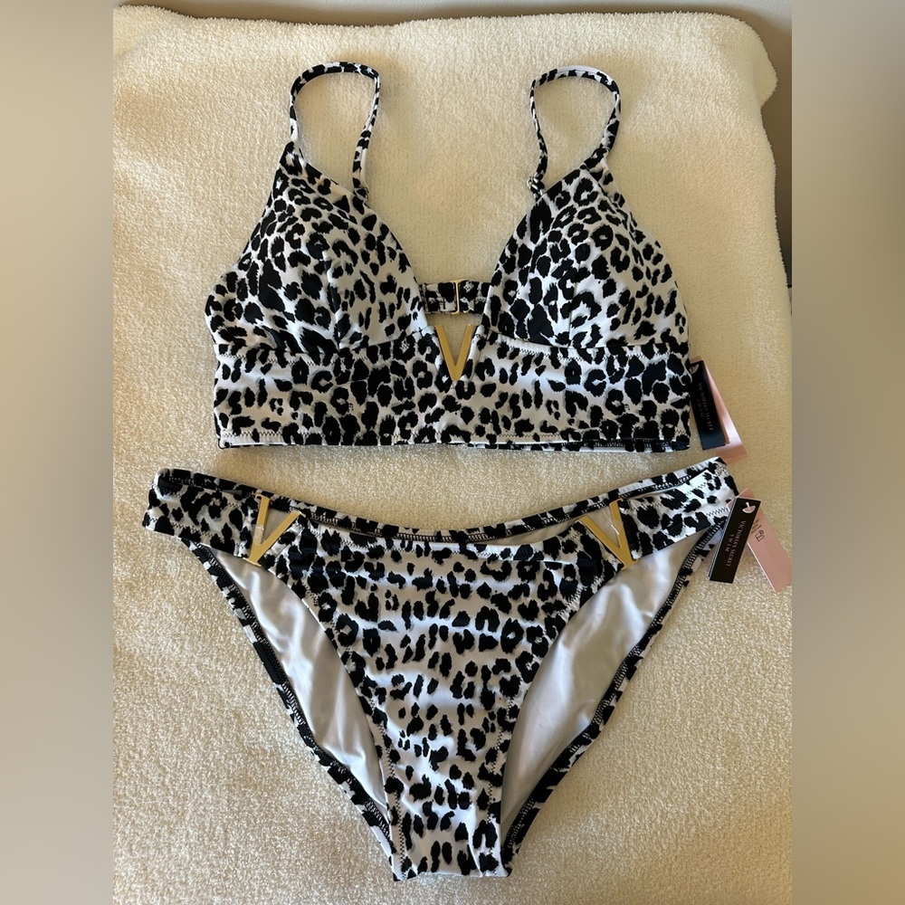 NWT Victoria’s Secret snow leopard bikini